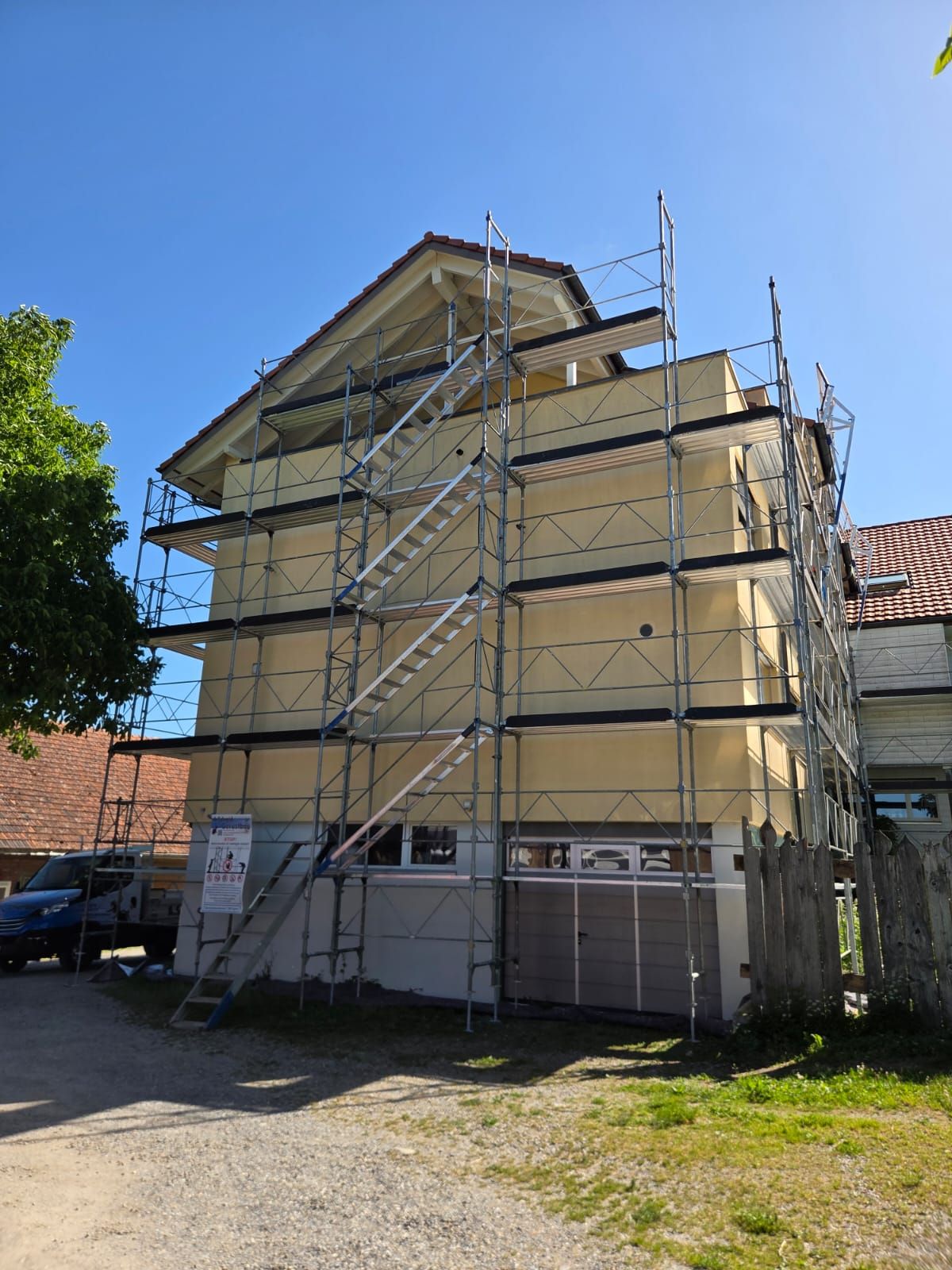 Malergerüst Schwarzenbach – Referenz der A.Schmid Gerüstbau GmbH